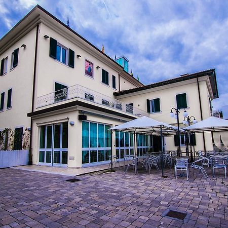 Hotel Butterfly - We Suite Torre del Lago Puccini Exterior foto