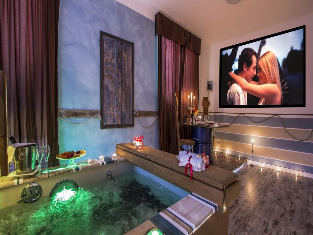 Hotel Butterfly - We Suite Torre del Lago Puccini Exterior foto