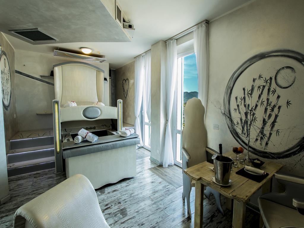 Hotel Butterfly - We Suite Torre del Lago Puccini Exterior foto