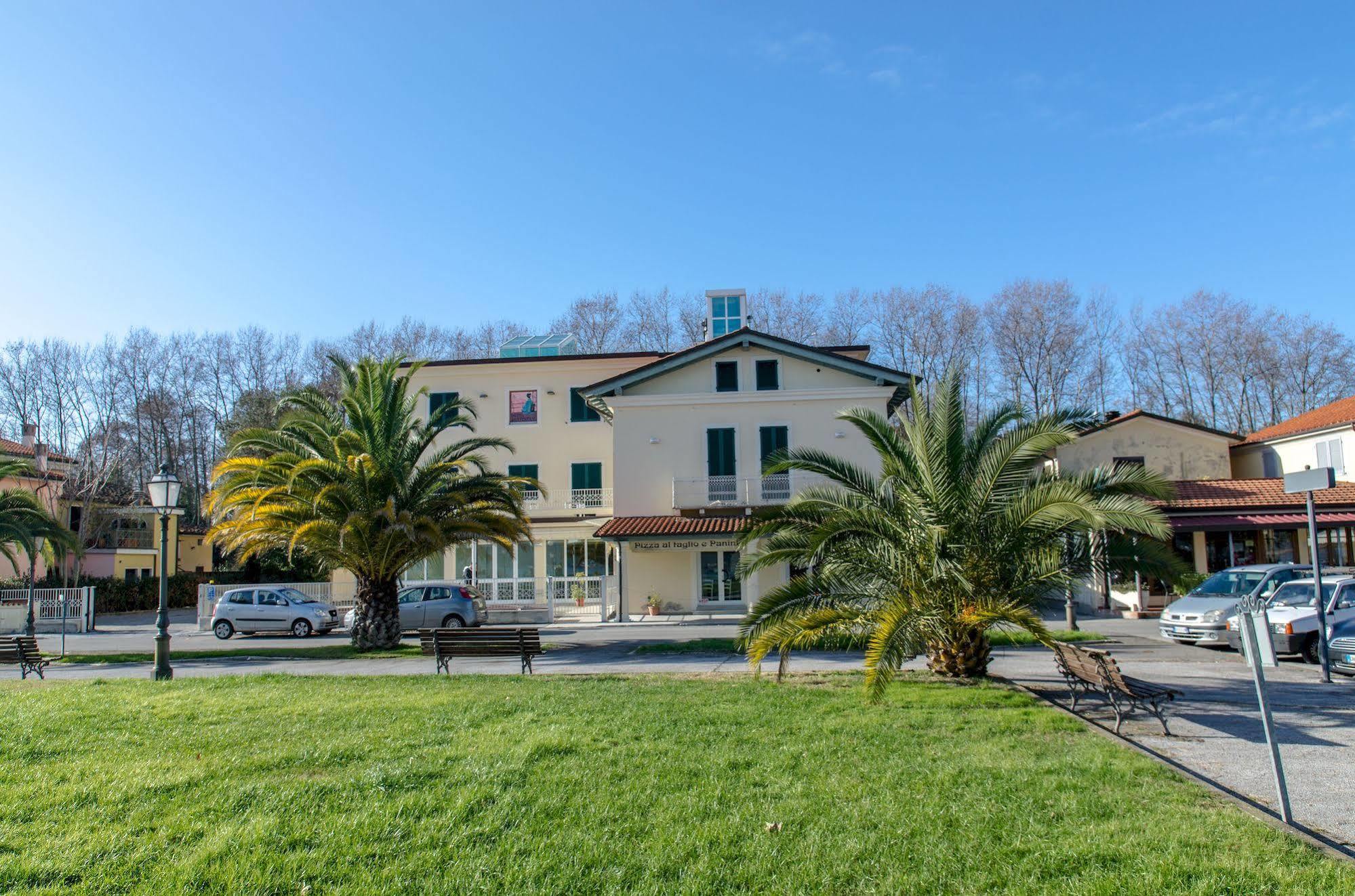 Hotel Butterfly - We Suite Torre del Lago Puccini Exterior foto
